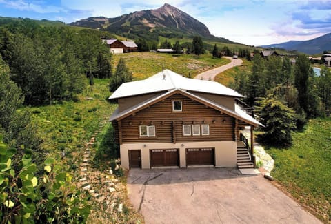 The Lodge w/view of Mt CB