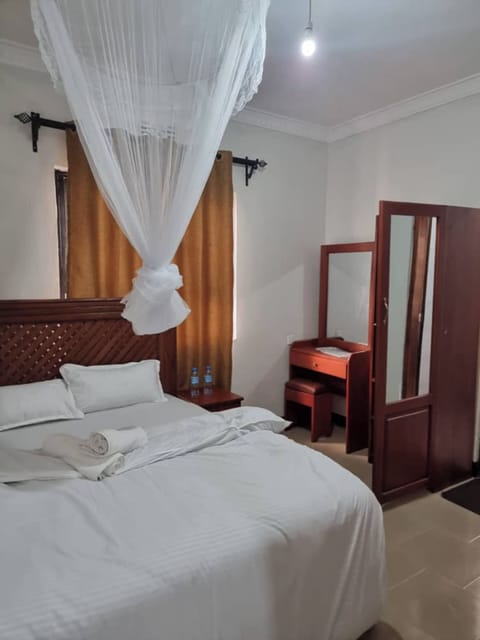 Standard Double or Twin Room | Individually decorated, individually furnished, desk, laptop workspace