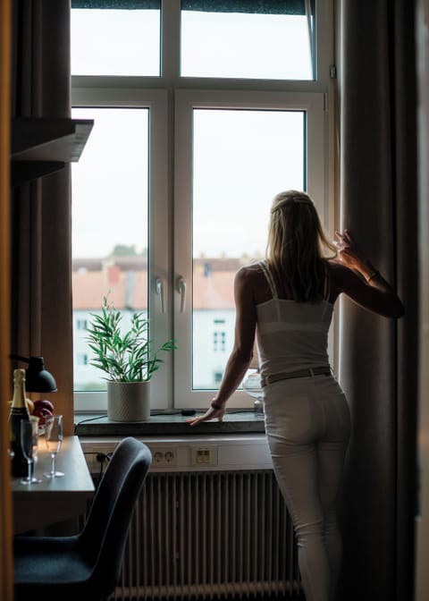 Single Room | Desk, laptop workspace, blackout drapes, free WiFi