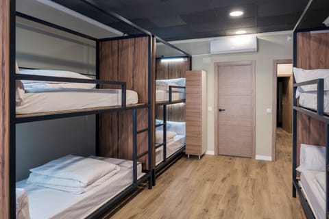 12 Mixed Dorm | Free WiFi