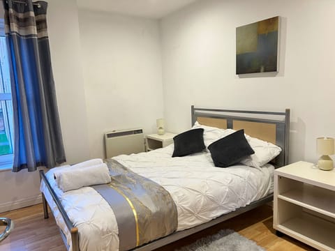 Apartment | 2 bedrooms, iron/ironing board, free WiFi, bed sheets