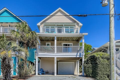 Neighborhood, City, Handrail, Tree, Building