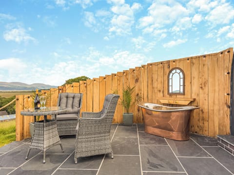Outdoor | Leri - Glampio Ger Y Gors Glamping, Talybont, near Borth