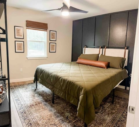 1 of our 2 bedrooms has a King bed along with new mattresses and the softest sheets.  A stand alone closet is available to use as you need.  