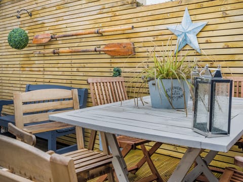 Sitting-out-area | Neptune Cottage, Amble