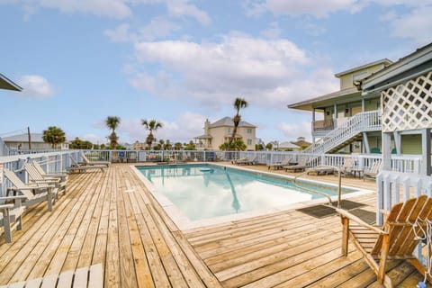 Gulf Shores Condo | 1BR | 1BA | Stairs Required | 500 Sq Ft