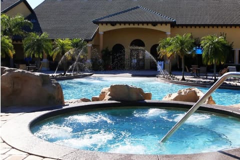 Clubhouse Hot tub