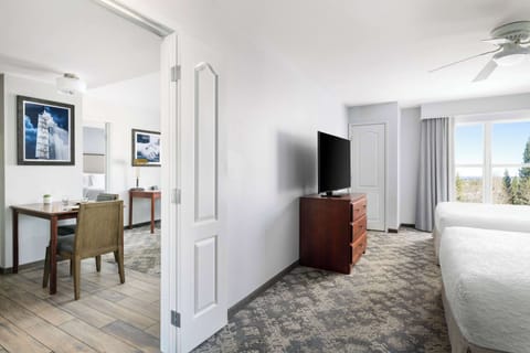 Suite, Non-Smoking | Premium bedding, down comforters, pillowtop beds, in-room safe