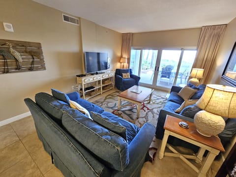Living Area w/Gulf Front View