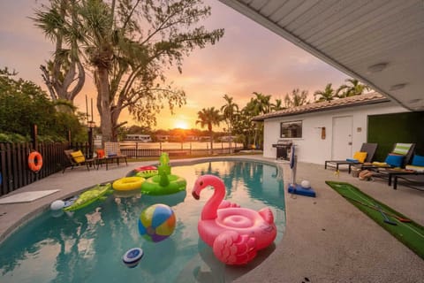 Luxury backyard pool paradise with colorful inflatables and stunning sunset views. Perfect for family fun and relaxation #BackyardPool #SunsetViews #PoolParty #FamilyFun #LuxuryLiving #SwimmingPool #OutdoorLiving #VacationVibes #PoolFloats 