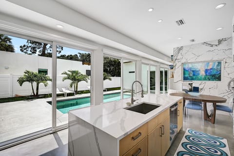 House, 3 Bedrooms | Private kitchen | Fridge, oven, coffee/tea maker, toaster