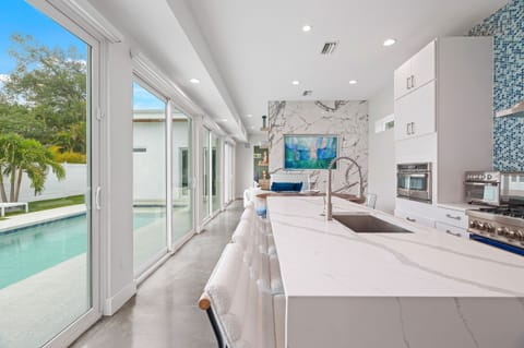 House, 3 Bedrooms | Private kitchen | Coffee/tea maker, fridge, oven, toaster