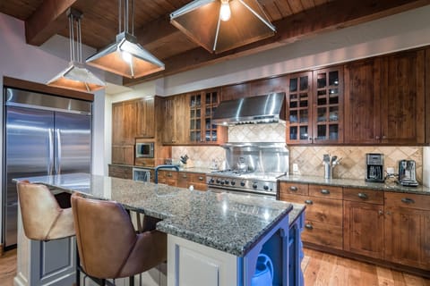 Kitchen - Fully appointed with custom cabinets and ample counter space