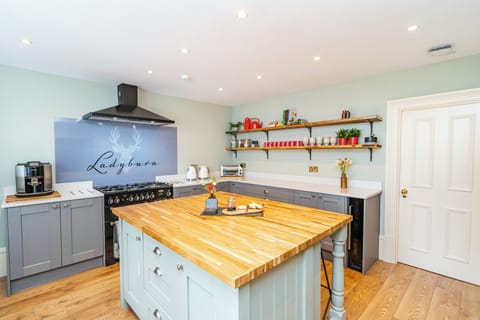 Full Kitchen - Everything to Cook Gourmet Meal 