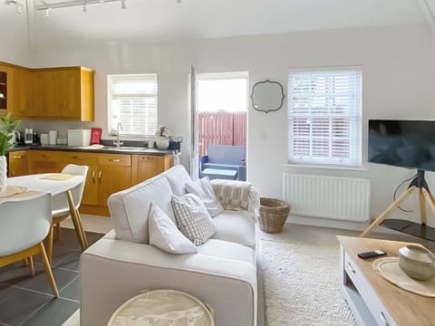 Open plan living space | The Guards Quarters - The Old Court House, Silloth