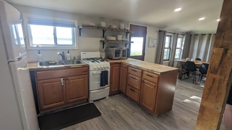 Enjoy cooking on the stove, oven, air fryer or microwave