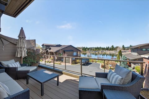 Welcome to Crestline View in the heart of the Old Mill, Bend