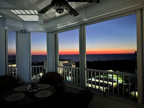 1-2hr post sunset sky color show. Amazing!