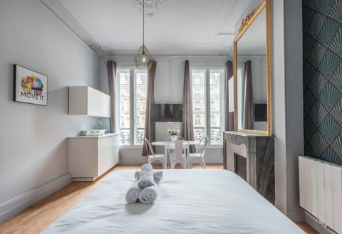 Apartment | In-room safe, iron/ironing board, free WiFi