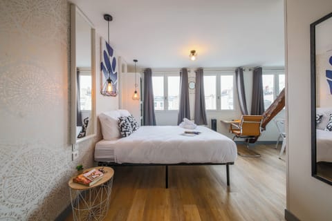Apartment | In-room safe, soundproofing, iron/ironing board, free WiFi