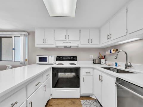 Condo, 1 Queen Bed (Pinnacle Port A-305) | Private kitchen | Oven, toaster