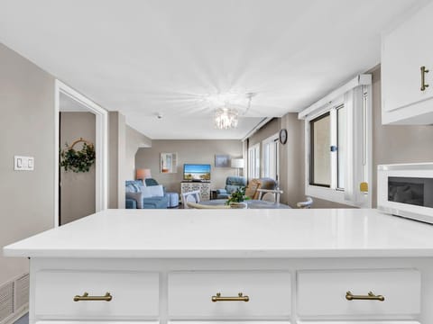 Condo, 1 Queen Bed (Pinnacle Port A-305) | Interior