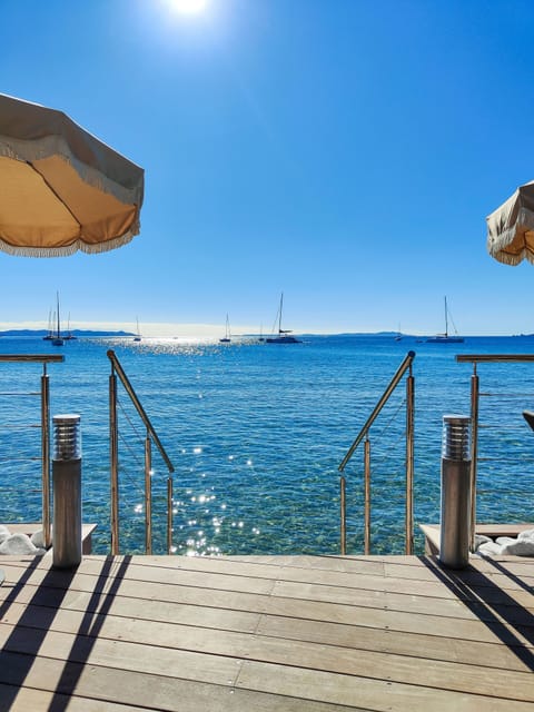 Private beach, white sand, sun loungers, beach bar