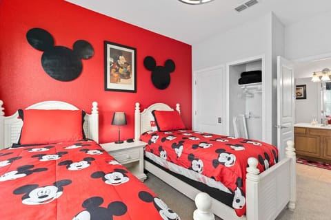 Mickey Mouse Themed RoomTwo twin beds, ensuite bath and smart tv