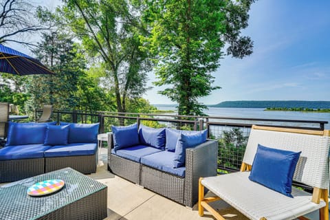 Maiden Rock Vacation Rental | 2BR | 1.5BA | 1,539 Sq Ft | 1 Minor Step to Enter