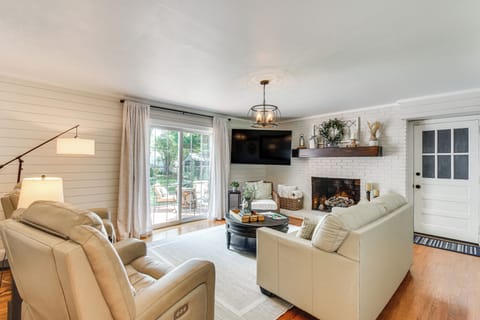 Taylors Vacation Rental | 5BR | 4BA | 3,000 Sq Ft | 3 Steps to Enter