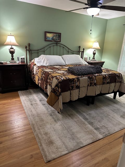 King with two night stands