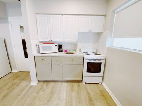 Experience culinary magic in our contemporary kitchen—a perfect blend of style and functionality. With sleek countertops and top-notch appliances, this culinary haven inspires creativity and enjoyment.