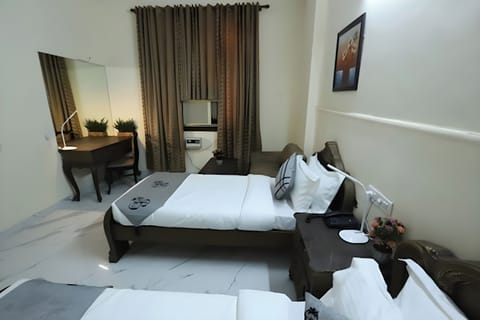 Standard Triple Room | In-room safe, desk, rollaway beds, free WiFi
