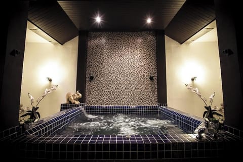 Grand Double or Twin Room | Bathroom | Free toiletries, hair dryer, towels