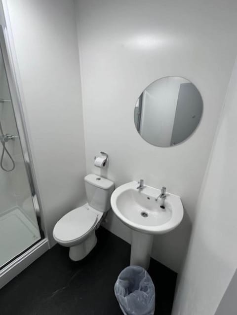 Shower, soap, shampoo, toilet paper