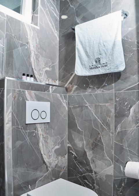 Deluxe Double Room | Bathroom | Shower, hair dryer, slippers, towels