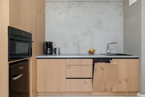 Fully equipped kitchenette with an oven with microwave function, fridge with freezer, dishwasher, toaster, induction hob, drip coffee maker, electric kettle and washer-dryer.