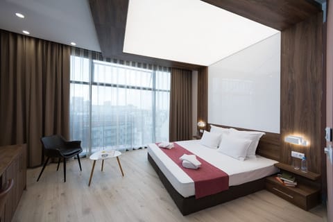 Minibar, soundproofing, iron/ironing board, free WiFi