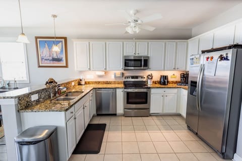 20250617 GoldenMemoriesF&P WathenSneadsFerryAirBNB 007