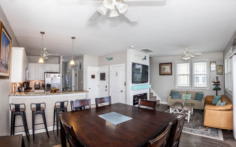 20250617 GoldenMemoriesF&P WathenSneadsFerryAirBNB 008