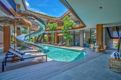 Outdoor pool, pool umbrellas, sun loungers