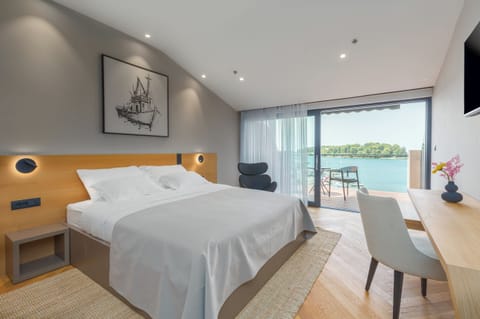 Deluxe Double Room, Balcony, Sea View | Minibar, desk, laptop workspace, soundproofing