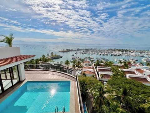 Our PH offers incredible ocean, marina and mountain views and a Private pool too