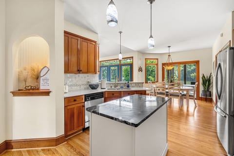 The kitchen is fully stocked and equipped for dining in.