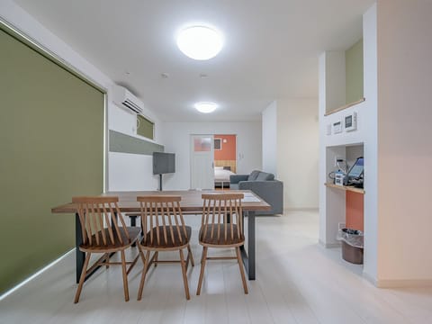 Apartment | Living area | Flat-screen TV