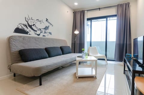 A comfy 3-seater sofa that folds out to a queen.