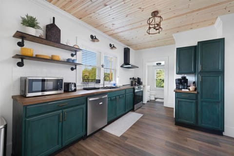 Cook up something special in this fully equipped kitchen, ready for all your culinary creations.