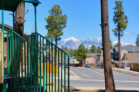 Enjoy the perfect neighborhood for a family getaway, fit with breathtaking views!
