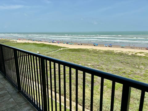 Beachfront Balcony W/Spectacular View
