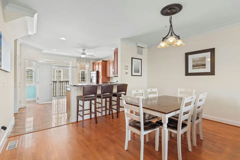 There is even a Breakfast Bar for a quick bite before hitting the Beach.